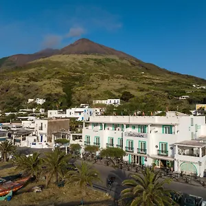 ossidiana-stromboli.sicilyhotelsitaly.net/