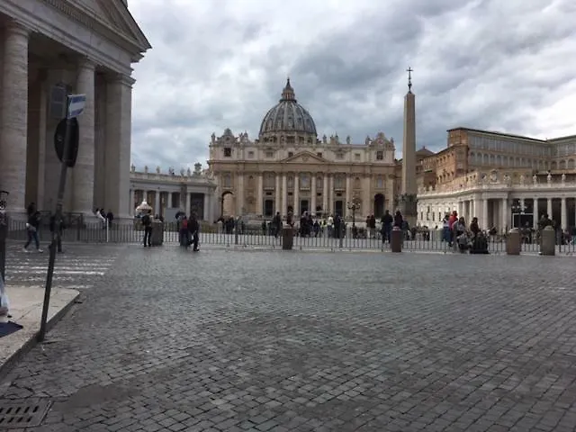 Affreschi A San Pietro Bed & Breakfast Rome
